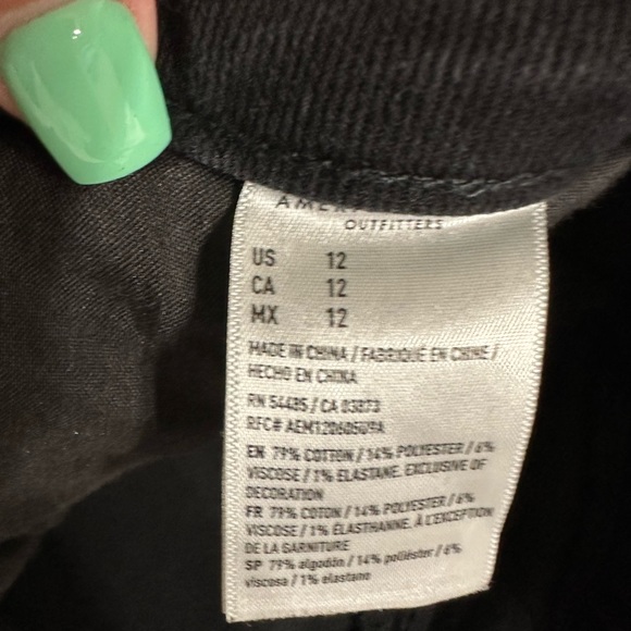 Disstressed BLACK SHORT - Picture 4 of 5